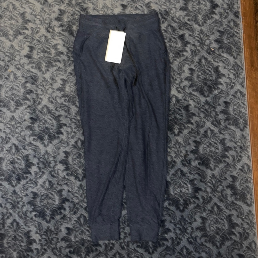 Lulu lemon ready to rulu jogger size 6, navy and black like new